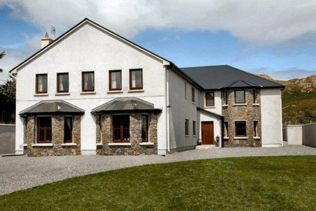 All The Twos Lodge Clifden Exterior photo